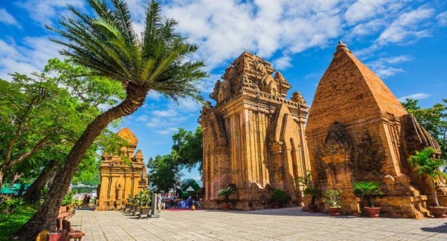 Tháp bà Ponagar - Di tích văn hóa cổ Chăm nổi tiếng bạn nên ghé thăm khi đến Nha Trang